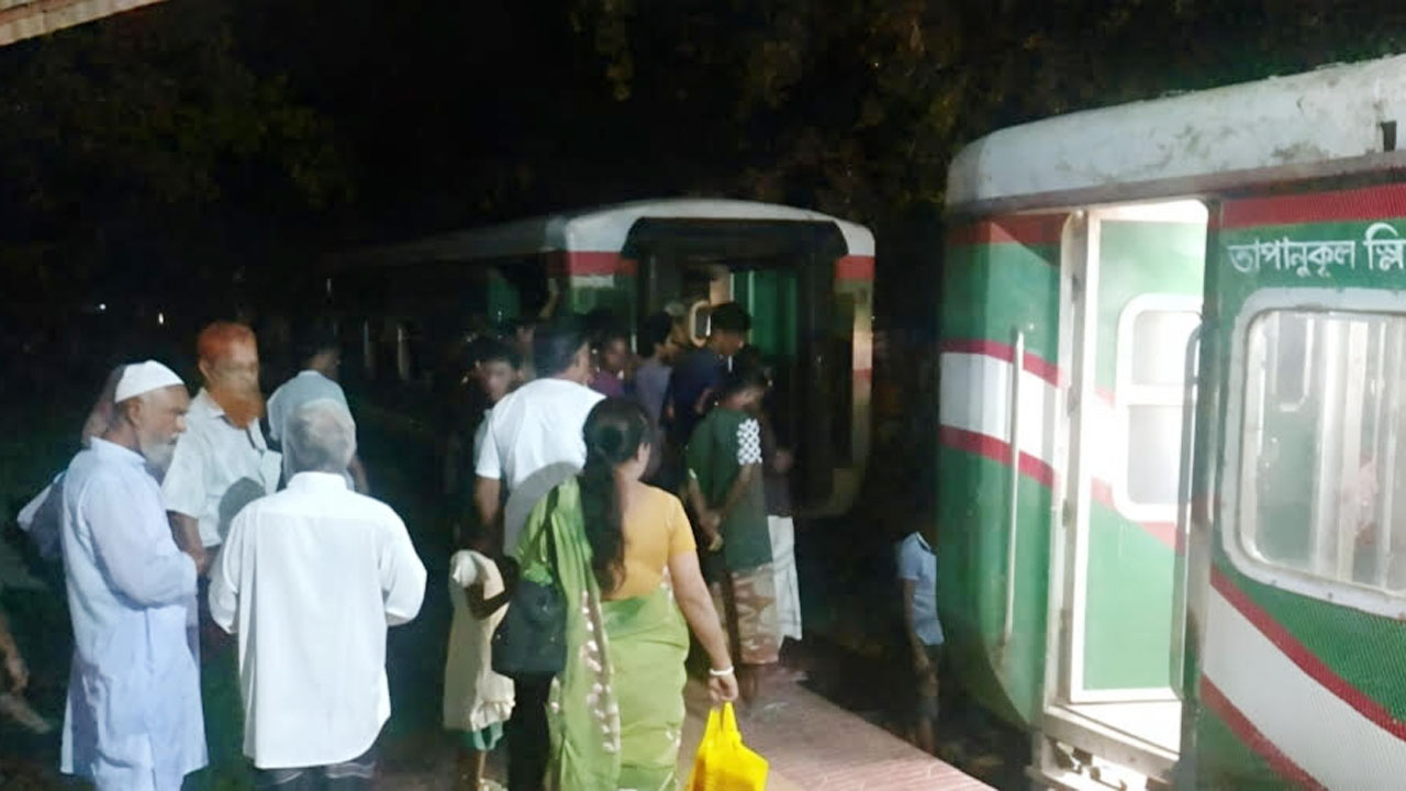 ট্রেনের বগি বিচ্ছিন্ন গাইবান্ধায়, দুর্ঘটনা থেকে অল্পের জন্য রক্ষা