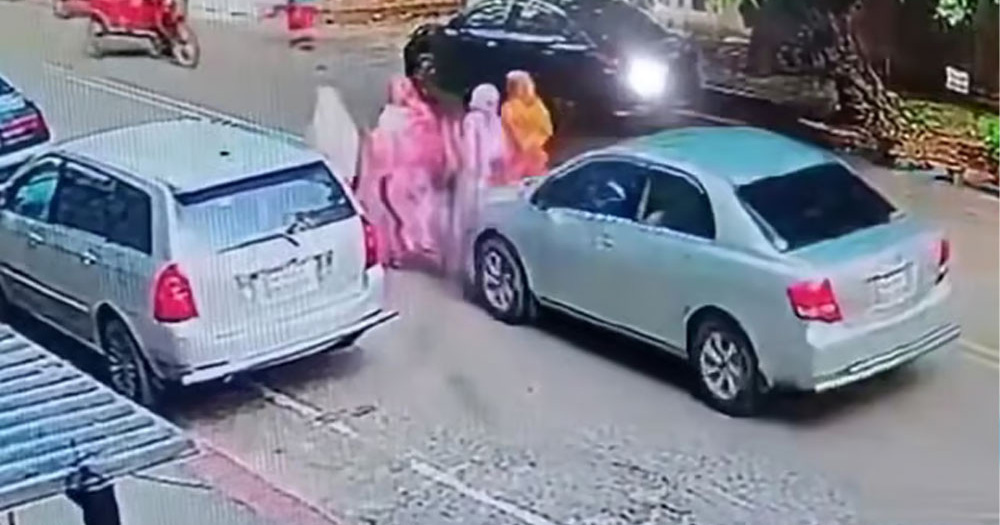 ধানমণ্ডিতে প্রাইভেট কারের ধাক্কায় আহত চার নারীর একজনের মৃত্যু