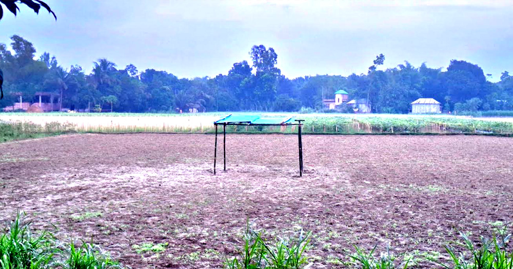 মানিকগঞ্জে পৈত্রিক জমি দখল চেষ্টা, আদালতের নিষেধাজ্ঞা অমান্য করে ঘর নির্মাণ