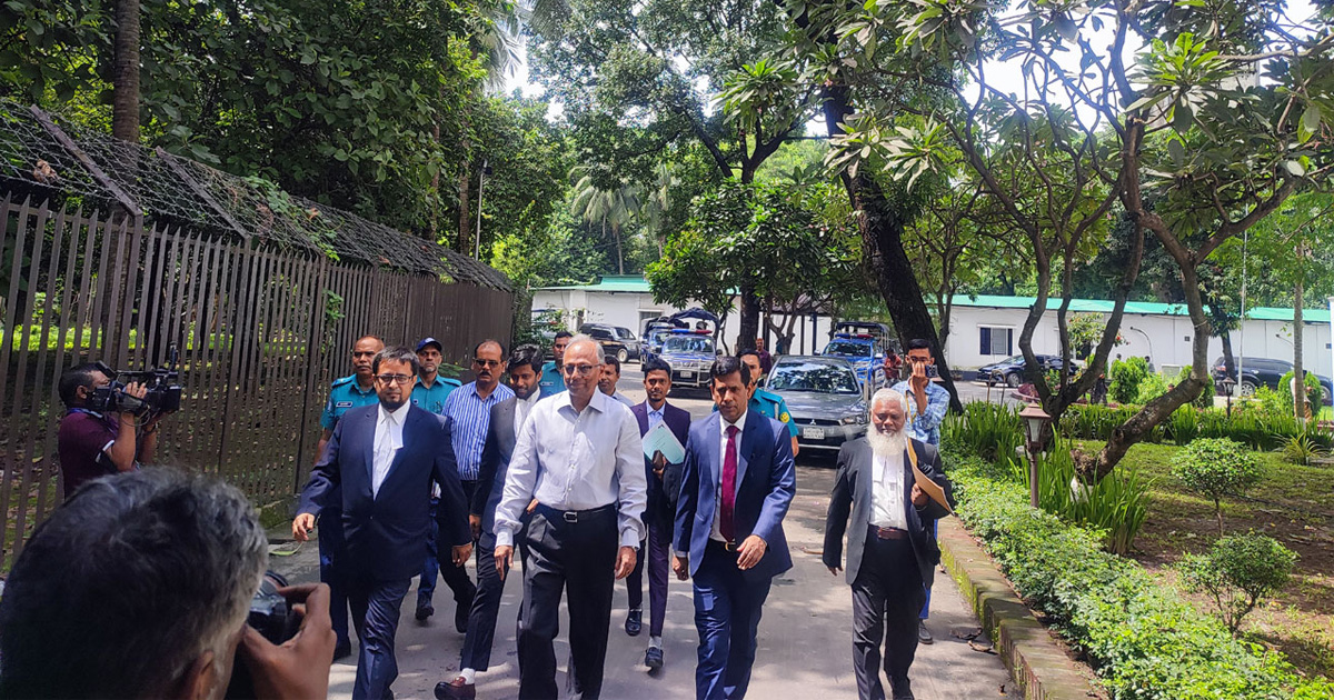 শেখ হাসিনার মামলায় মাহমুদুর রহমানের সাক্ষ্য শুরু