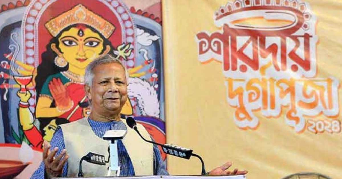 দুর্গাপূজার প্রস্ততি দেখতে ঢাকেশ্বরী মন্দির পরিদর্শনে প্রধান উপদেষ্টা
