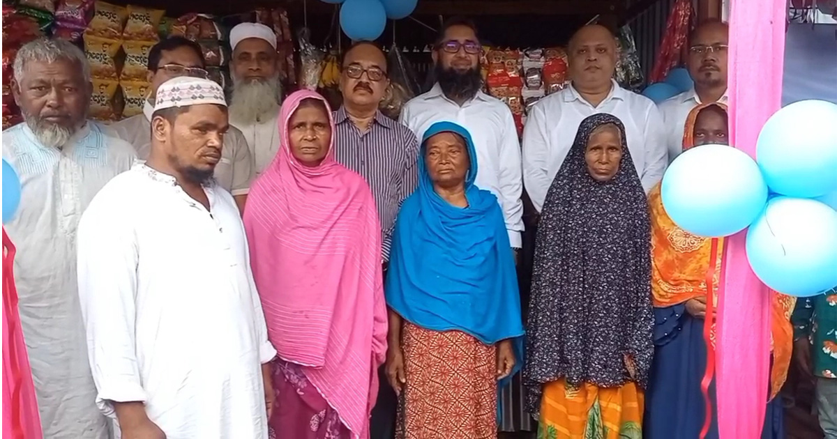 মানিকগঞ্জে ভিক্ষুক পুনর্বাসনে দোকান ও অটোরিকশা