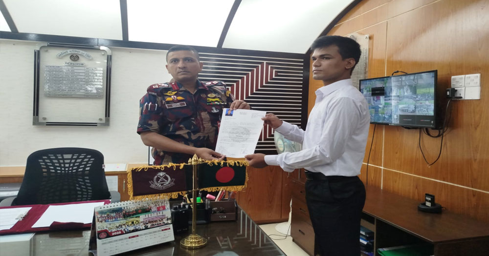 বিজিবিতে চাকুরী পেলেন সেই ফেলানীর  ছোট ভাই