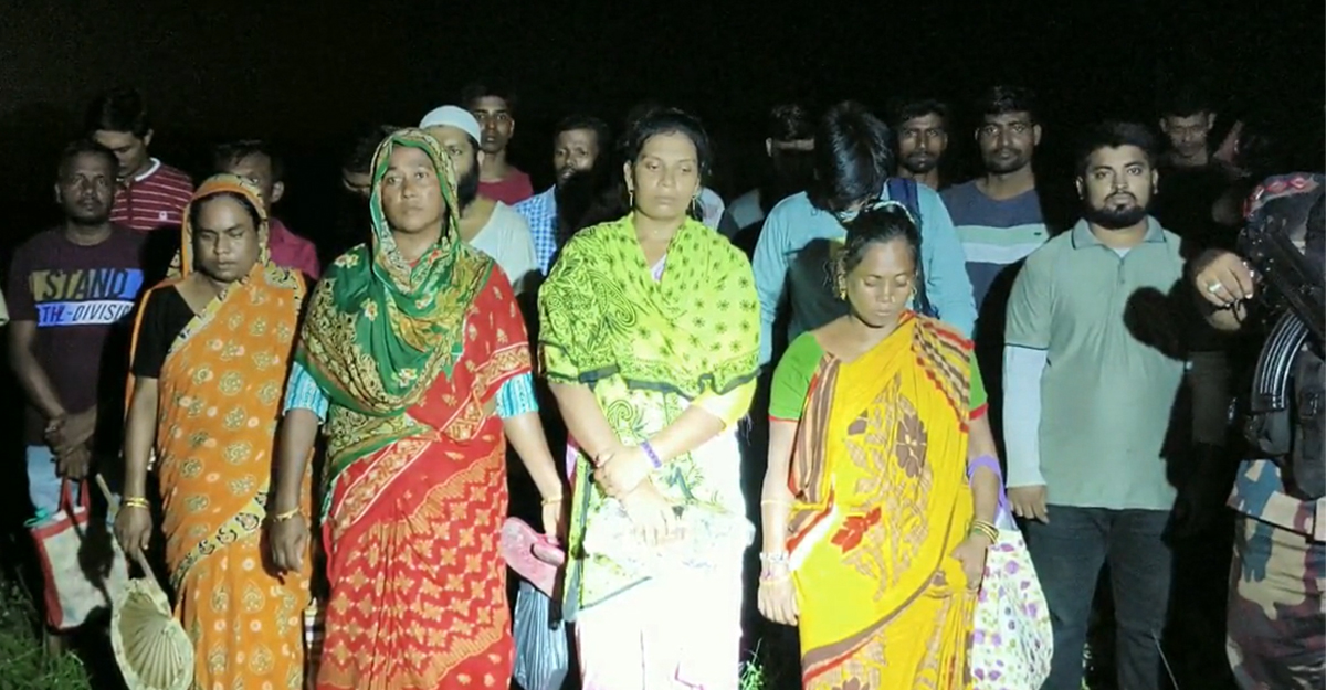 সীমান্তে পতাকা বৈঠকের মাধ্যমে ১৮ বাংলাদেশিকে ফেরত দিল বিএসএফ