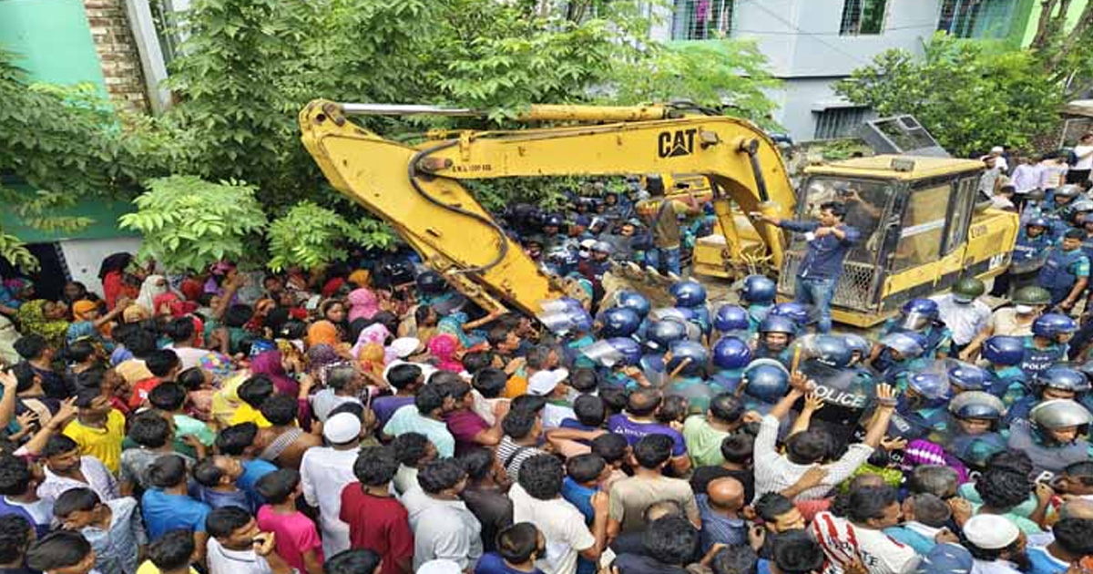 বাস্তুহারা কলোনি উচ্ছেদ অভিযানে সংঘর্ষ, আহত অর্ধশত