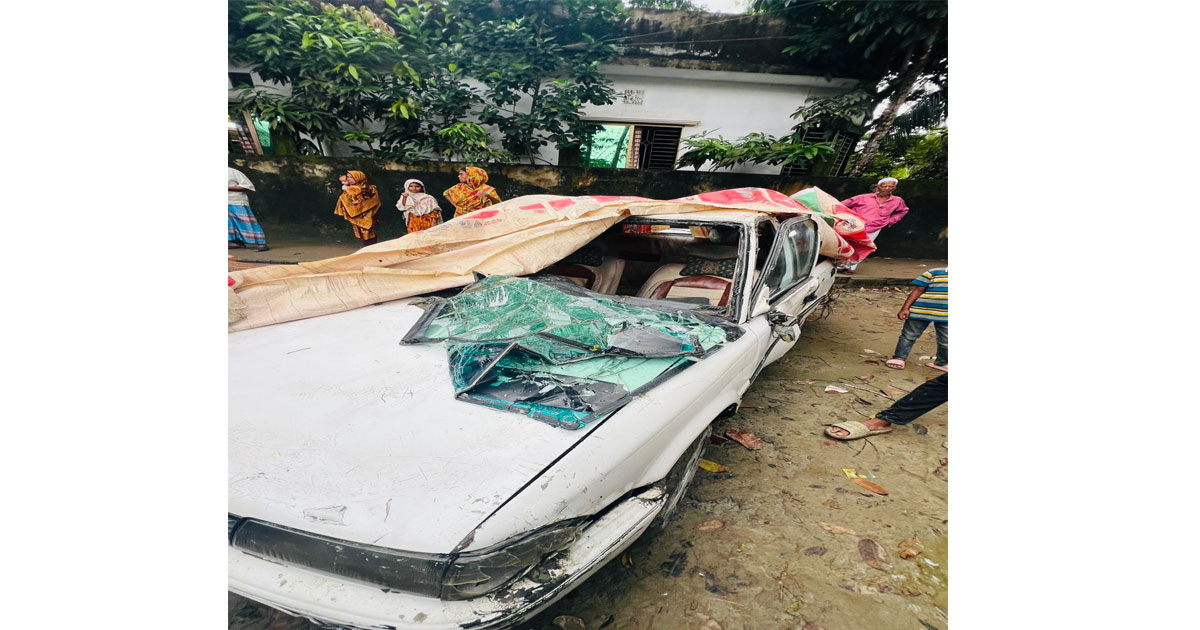 নোয়াখালীতে প্রশিক্ষণ প্রাইভেটকার পুকুরে পড়ে তরুণের মৃত্যু