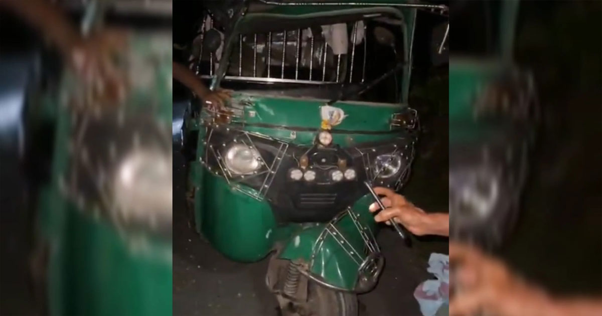 বাউফল মহাসড়কে সিএনজি উল্টে আহত ৪
