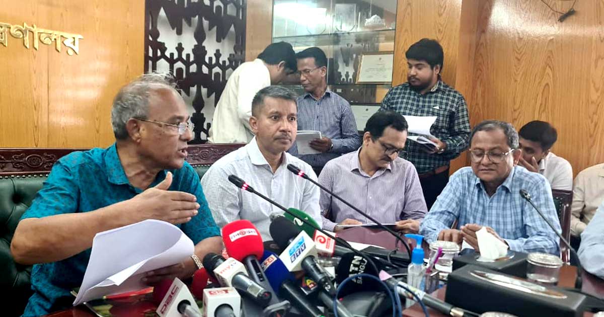 ইয়াবার বিনিময়ে দেশ থেকে সার ও ওষুধ পাচার হয় : কৃষি উপদেষ্টা