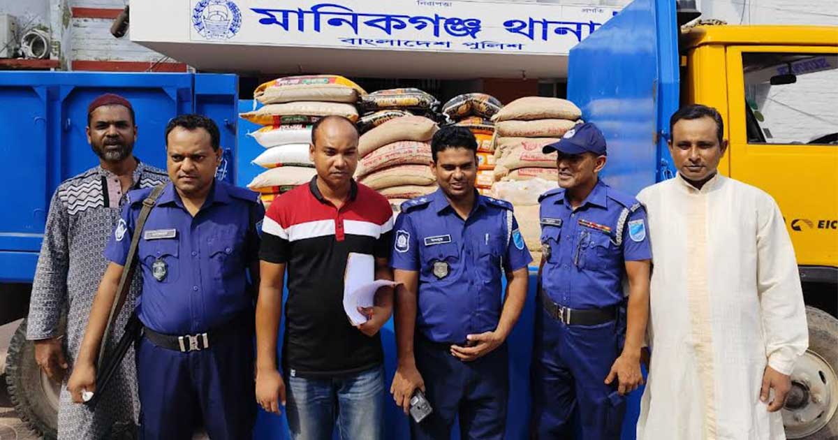 চুরি করা চালসহ পিকআপ ভ্যান আটক