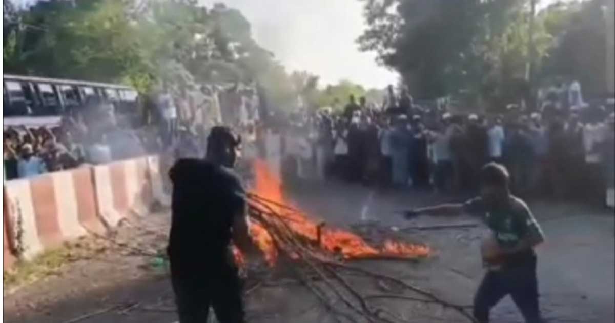 নুরাল পাগলার লাশে খড়ি দেওয়া যুবক গ্রেপ্তার
