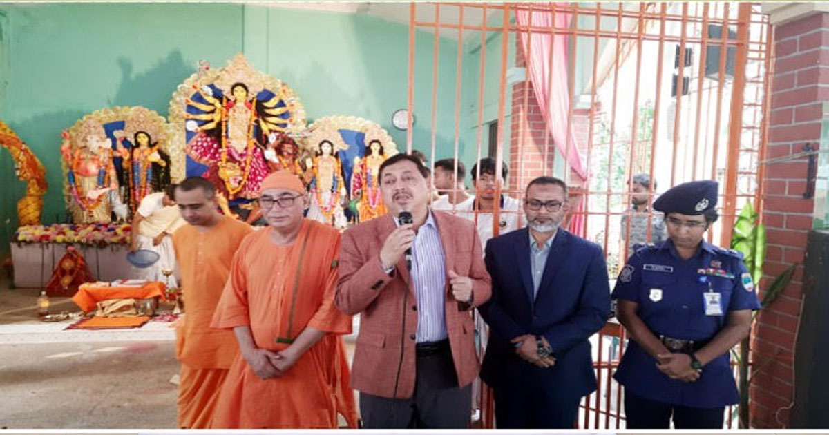 যশোর রামকৃষ্ণ আশ্রমে দুর্গামন্দির পরিদর্শন করলেন স্বরাষ্ট্র সচিব