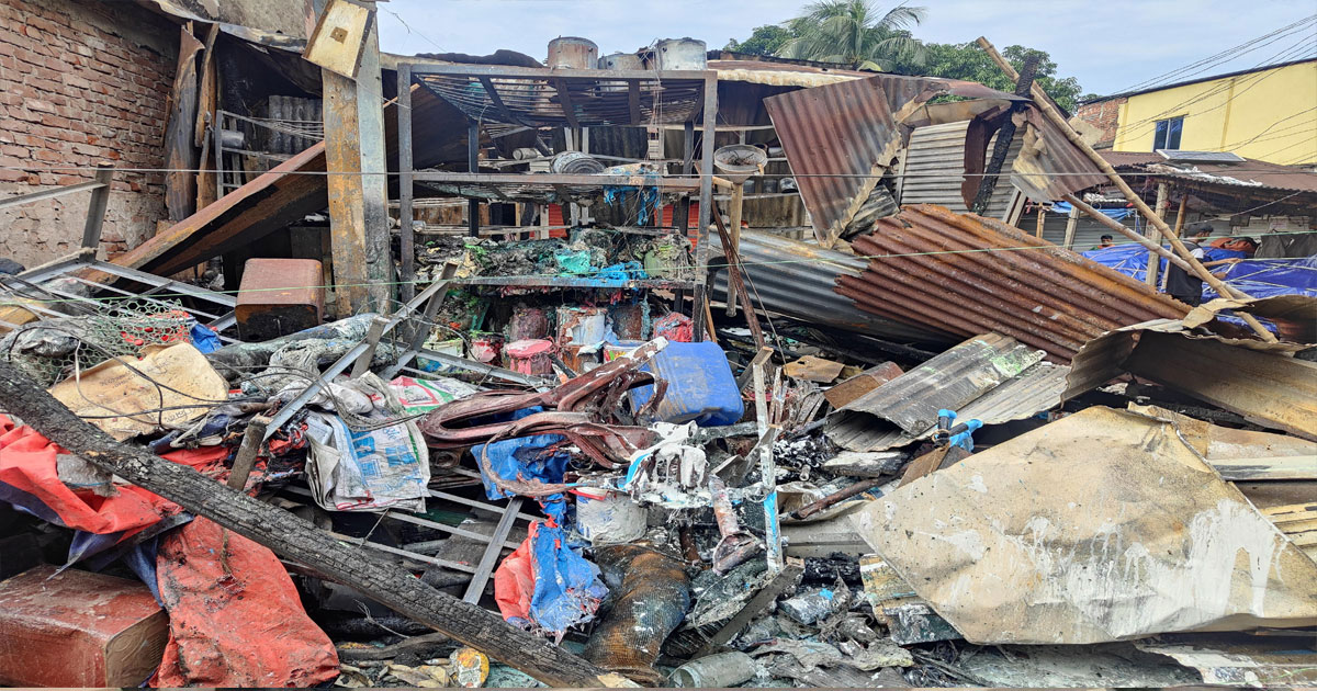 কাপাসিয়ায় ভয়াবহ অগ্নিকাণ্ডে প্রায় কোটি টাকার ক্ষয়ক্ষতি