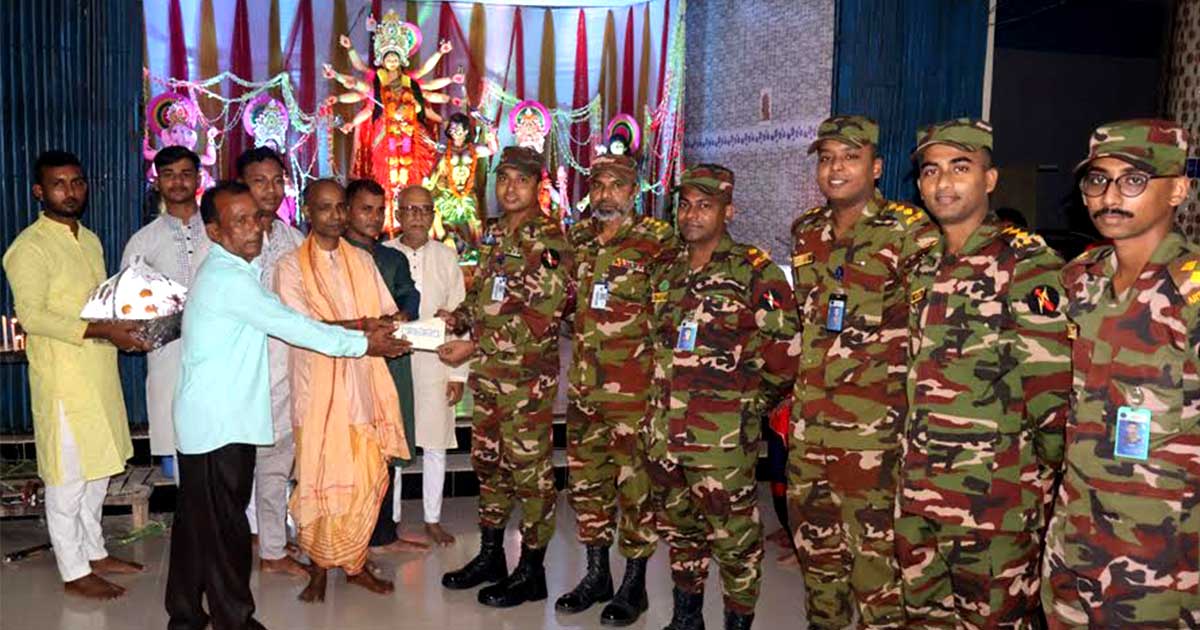 লক্ষ্মীছড়ি জোন কমান্ডারের পূজামণ্ডপ পরিদর্শন ও আর্থিক সহায়তা প্রদান