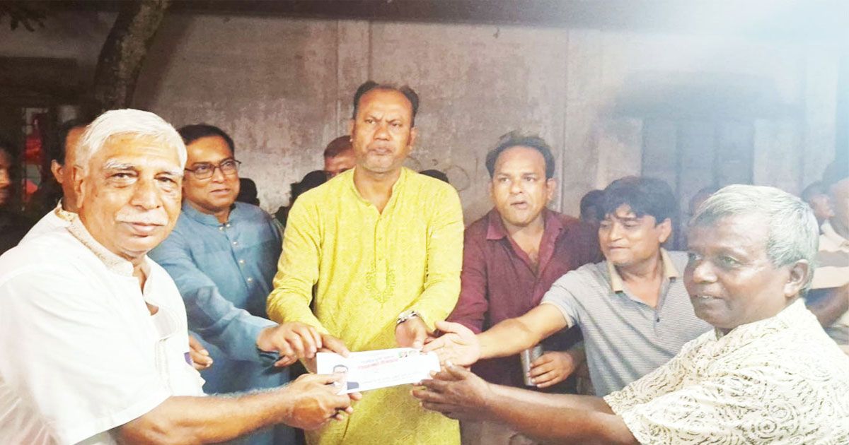 শাহজাদপুরে ৯৩ পূজা মণ্ডপে সনাতনীদের সঙ্গে শারদীয় দুর্গোৎসবে ড. এম এ মুহিত