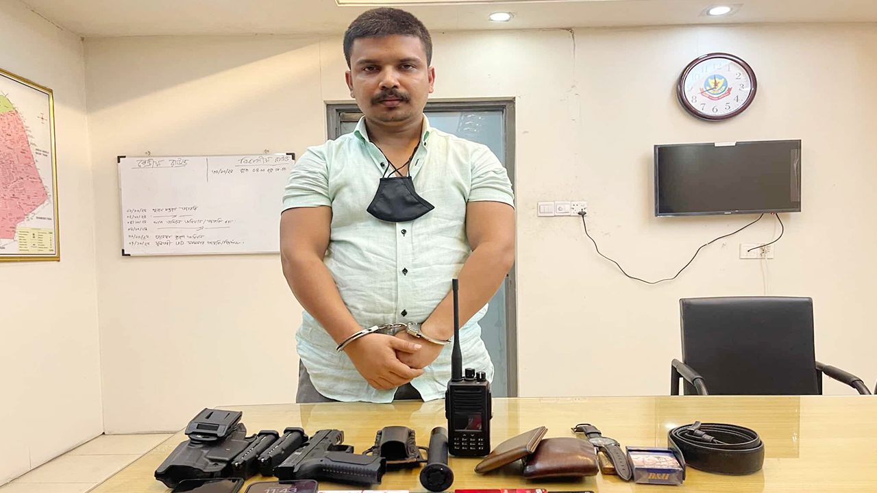 মোহাম্মদপুরে ভুয়া এনএসআইয়ের ডিডি গ্রেপ্তার