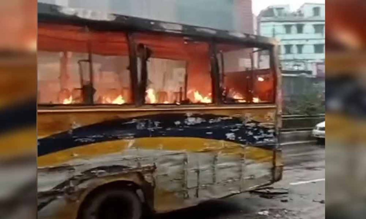 রাজধানীতে বাস থামিয়ে গুলি, অগ্নিসংযোগ