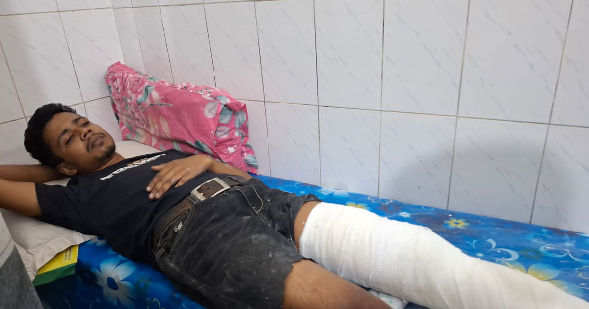 হাতুড়ি ও লোহার রডের আঘাতে যুবকের পা ভাঙলো কিশোর গ্যাং