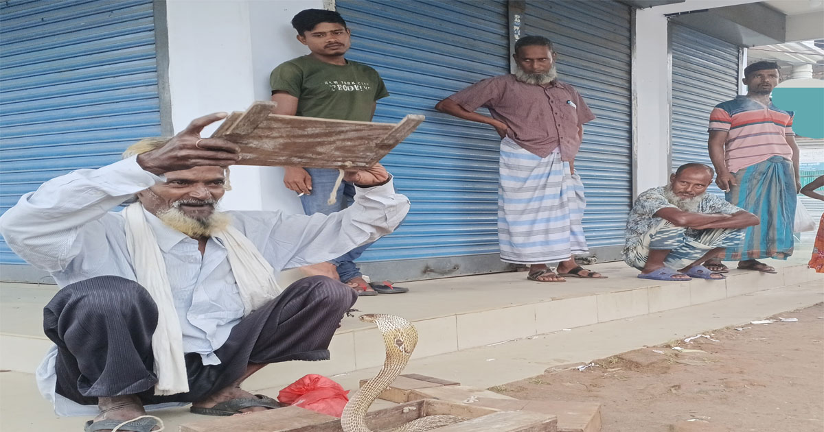 ঝাড়ফুঁক নয়, ওঝারও ভরসা একমাত্র ভ্যাকসিন