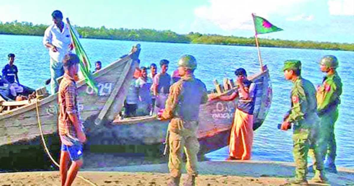 সীমা লঙ্ঘনের অজুহাতে বাংলাদেশের জেলেদের ধরে নিয়ে যাচ্ছে আরাকান আর্মি