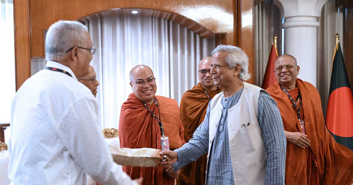 প্রবারণা পূর্ণিমা উপলক্ষ্যে প্রধান উপদেষ্টার সঙ্গে বৌদ্ধ ধর্মীয় নেতৃবৃন্দের শুভেচ্ছা বিনিময়