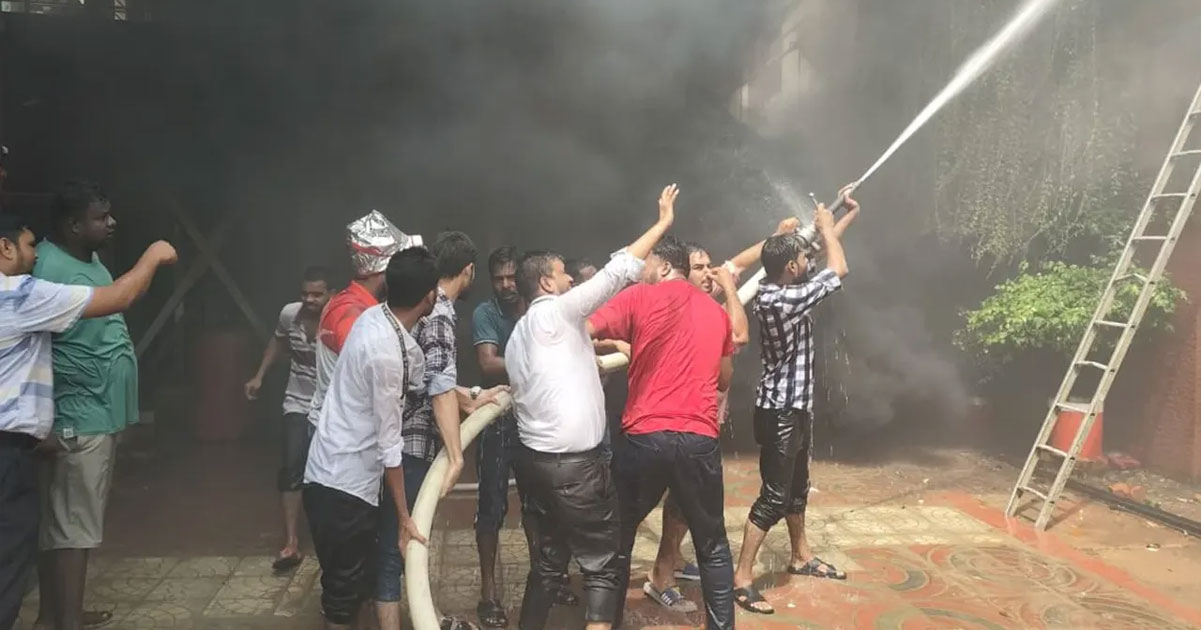 আশুলিয়ায় পোশাক কারখানায় আগুন, নিয়ন্ত্রণে ৯ ইউনিট