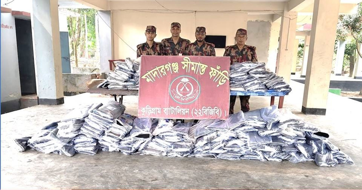কুড়িগ্রামে বিজিবির অভিযানে প্রায় ৬৮ লাখ টাকা মূল্যের ভারতীয় মালামাল আটক
