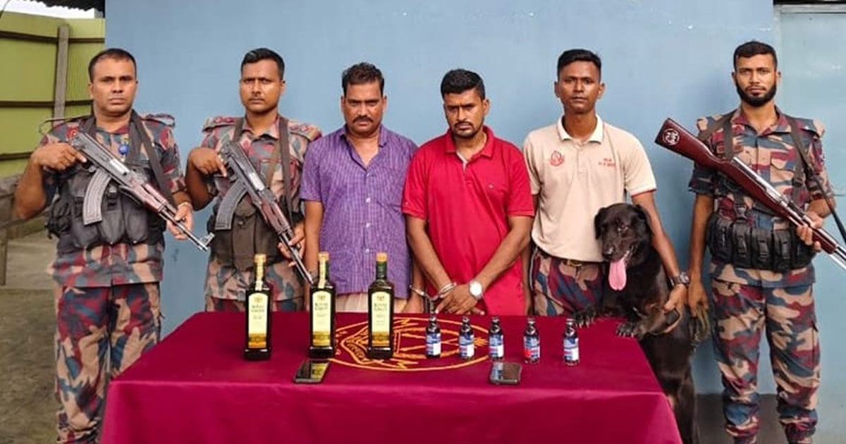 ভারতীয় নাগরিকসহ দুই চোরাচালানকারী আটক