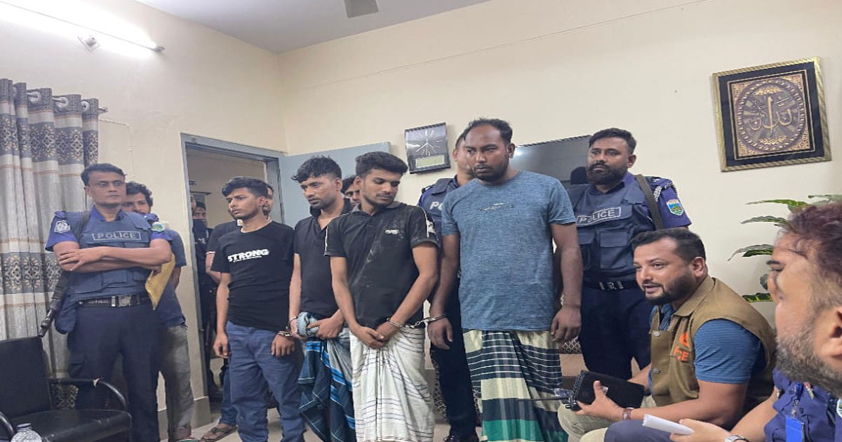 লালপুরে সাইবার অপরাধীদের বিরুদ্ধে যৌথ অভিযানে ১২ জন গ্রেপ্তার