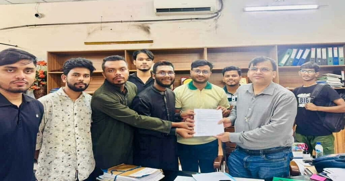 ডিজিটাল পদ্ধতিতে ফল প্রকাশের জন্য ছাত্রদলের স্মারকলিপি