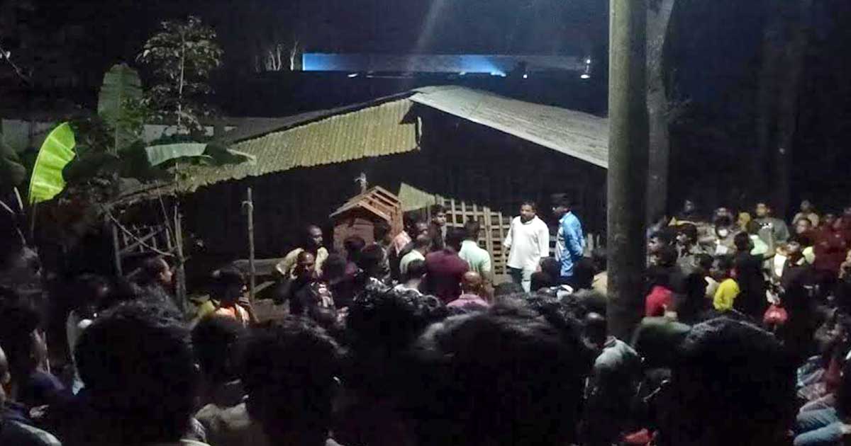 ঝিনাইদহে  দোকান থেকে  নারীর মৃতদেহ উদ্ধার, স্বামী পলাতক