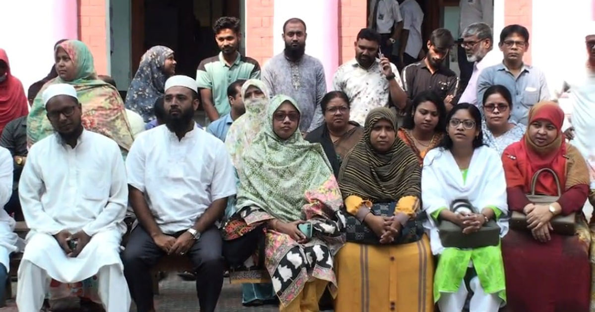 নাটোরে শিক্ষকদের কর্মবিরতি পালন