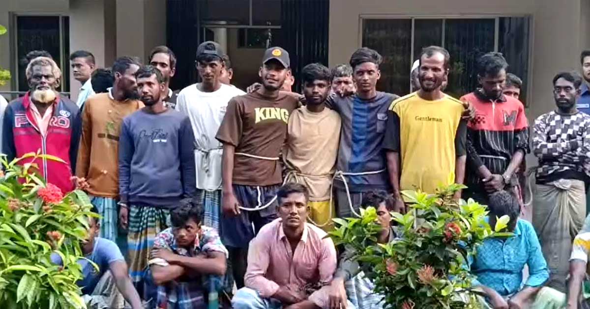 পদ্মা-মেঘনার অভয়াশ্রমে মা ইলিশ শিকার করায় ৪৫ জেলে আটক