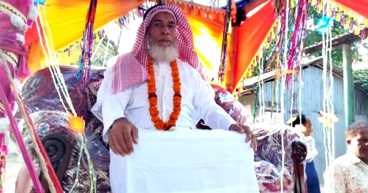 নাটোরে ঘোড়ার গাড়িতে চড়িয়ে শিক্ষকের রাজকীয় বিদায়