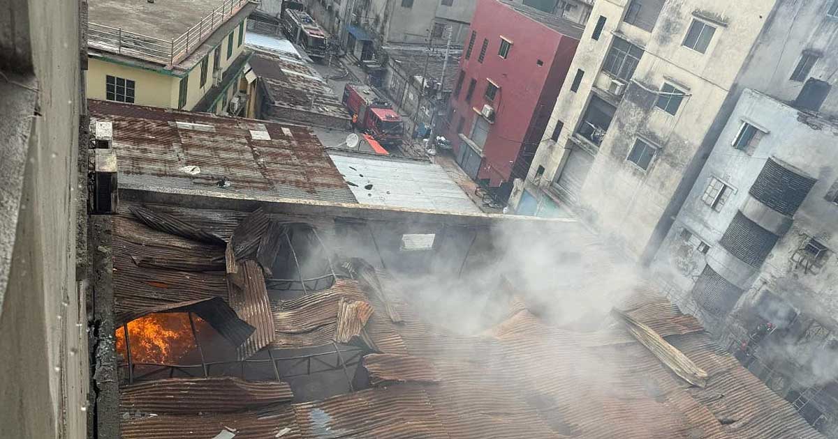 কারখানার ছাদের দরজা ছিল বন্ধ,বিস্ফোরণের পর ছড়িয়ে পড়ে ‘প্রাণঘাতী গ্যাস’