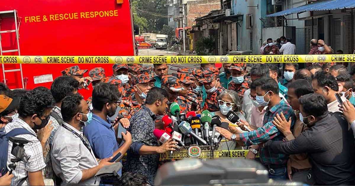 আগুন সম্পূর্ণ নেভানোর পর বলা যাবে আর কোনো মরদেহ রয়েছে কি না : ফায়ার সার্ভিস