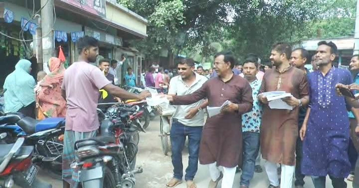 বিএনপির ৩১ দফা দাবী বাস্তবায়নে লিফলেট বিতরণ