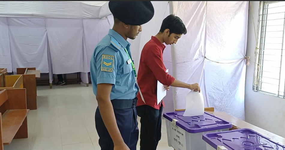 চাকসু: সূর্য সেন হলে ভিপি পদে এগিয়ে ছাত্রদল, জিএস পদে শিবির