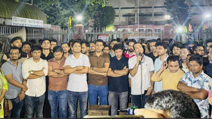চাকসুর ফল কারচুপির অভিযোগে শাহবাগে ছাত্রদলের অবস্থান