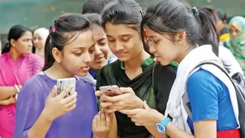 এইচএসসির ফল প্রকাশ সকাল ১০টায়, জানবেন যেভাবে