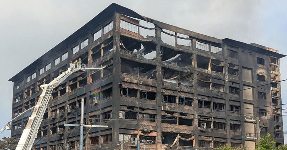 ১৭ ঘণ্টা পর নিয়ন্ত্রণে চট্টগ্রাম সিইপিজেডের কারখানার ভয়াবহ আগুন