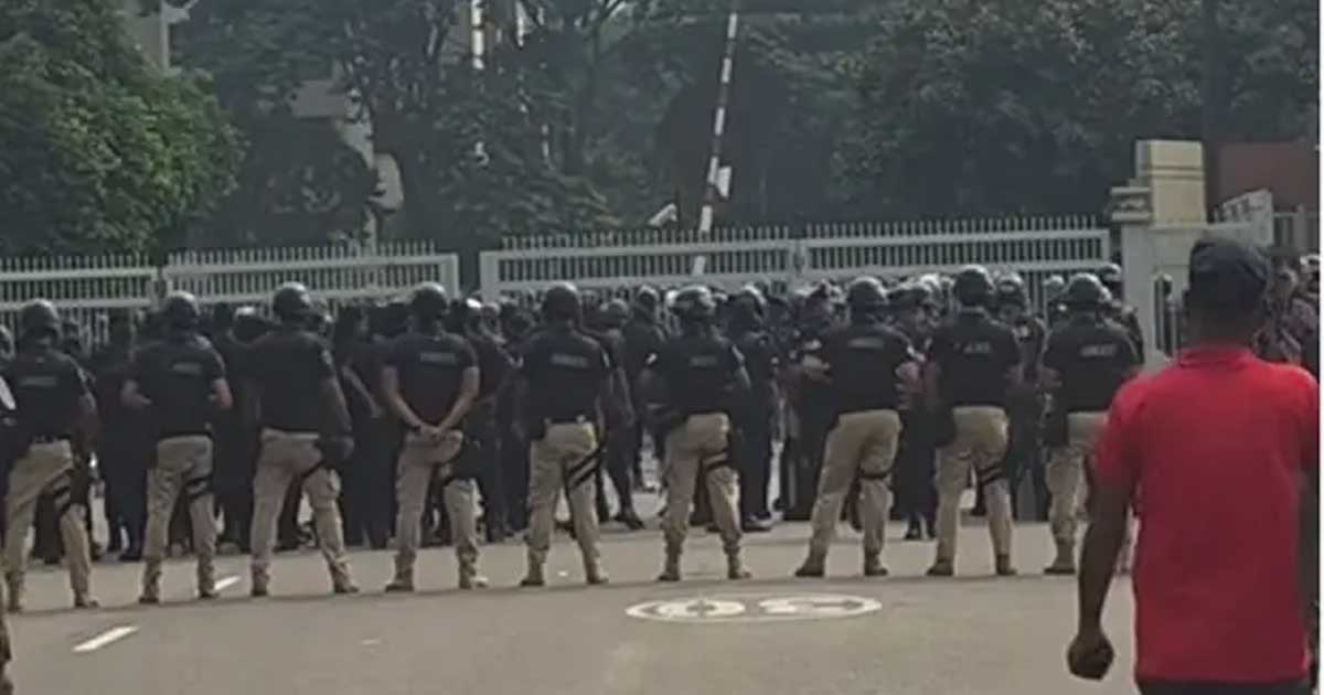 সংসদ ভবন এলাকা ঘিরে রেখেছে নিরাপত্তা বাহিনী