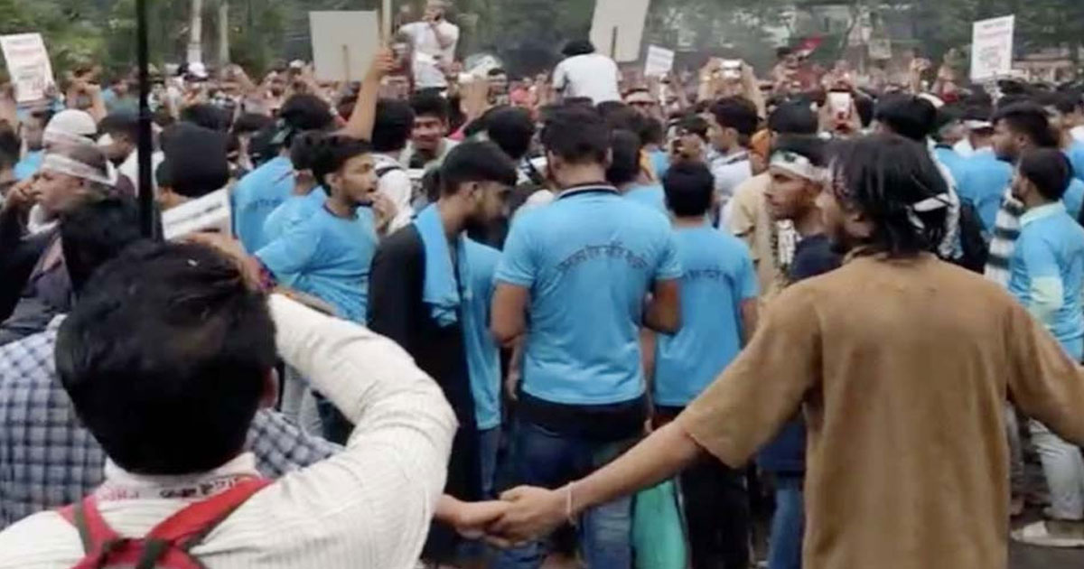 একই স্থানে পরপর দুই বিক্ষোভ, এবার ‘নোয়াখালী বিভাগ চাই’ স্লোগান