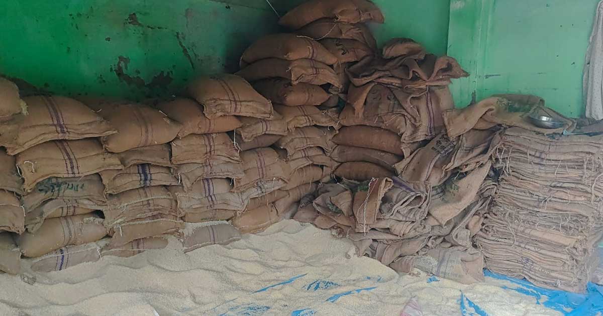বাগেরহাটে ওএমএসের ৩০ কেজি করে চাল পেলেন ৪১৯ উপকারভোগী