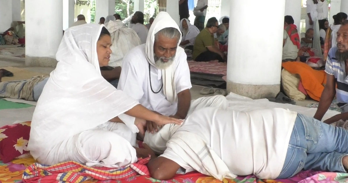 ভাব জগতের গান শুনতে ছেঁউড়িয়ায় সাধু ভক্ত অনুসারিদের ঢল