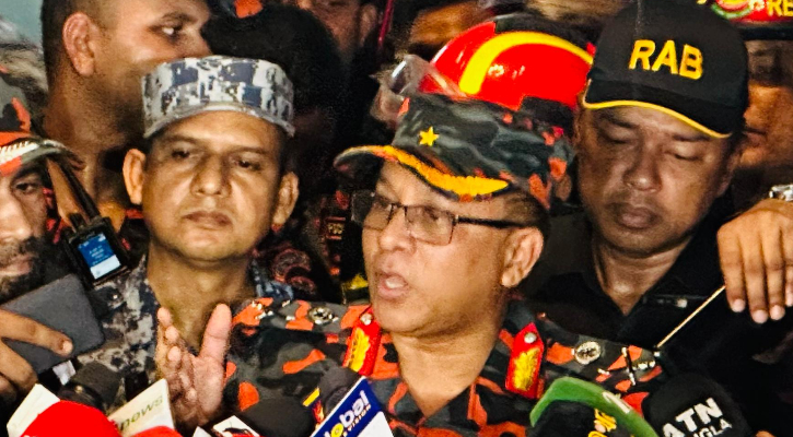 শাহজালালের আগুন নিয়ন্ত্রণে, নতুন করে ছড়ানোর আশঙ্কা নেই : ফায়ার সার্ভিসের মহাপরিচালক