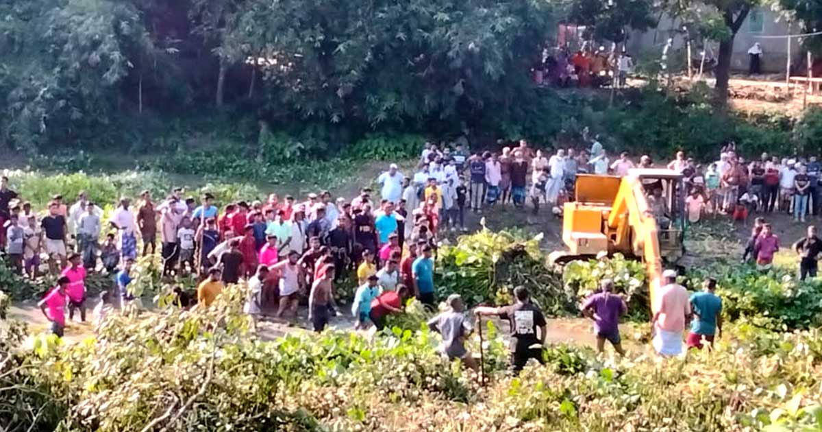 কাপাসিয়ায় কচুরিপানা সরাতে নেমে দুই নারীর মৃত্যু