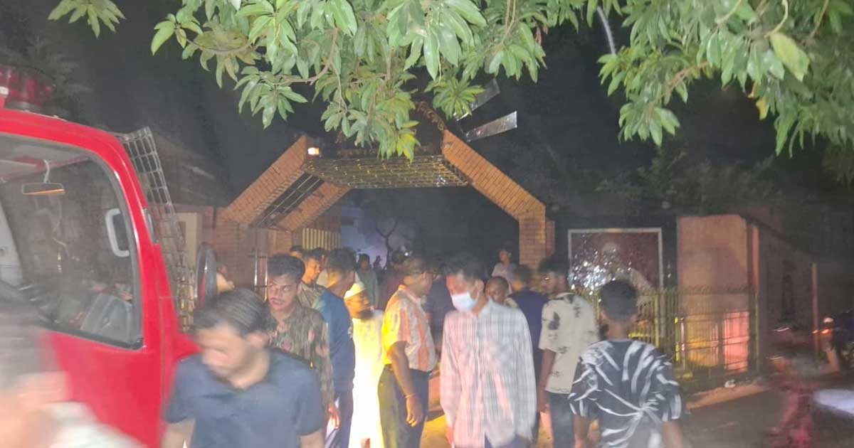 নেত্রকোণার দুর্গাপুরে  অগ্নিকাণ্ডে বসতবাড়ি পুড়ে ছাই