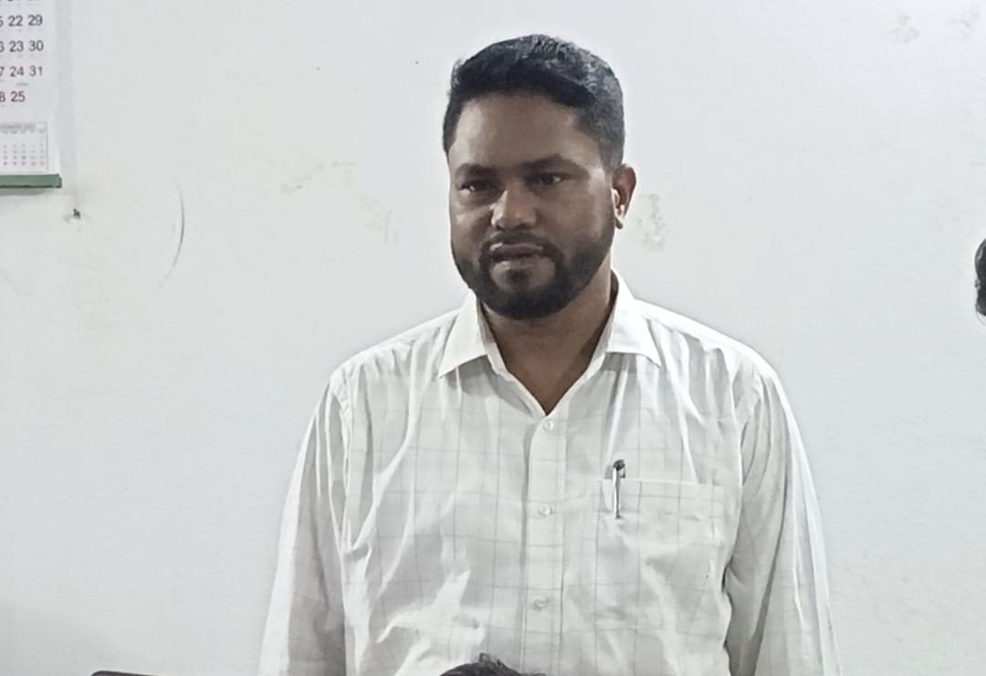 নীলফামারীর ওয়ালীউল্লাহ অলি বিশ্ব হ্যান্ডরাইটিং চ্যাম্পিয়ন