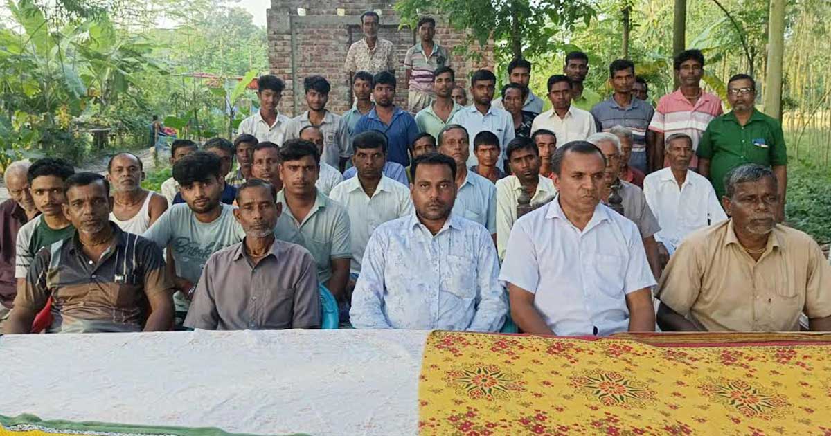 নওগাঁর মান্দায় মন্দির কমিটির সংবাদ সম্মেলন