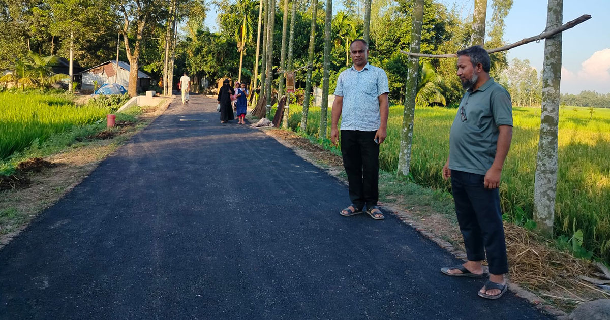 গাইবান্ধায় রাস্তা পাকা করণে এলাকাবাসীর স্বস্তি